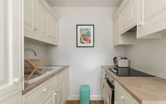 JOIVY Pimlico Flat with Terrace for 3
