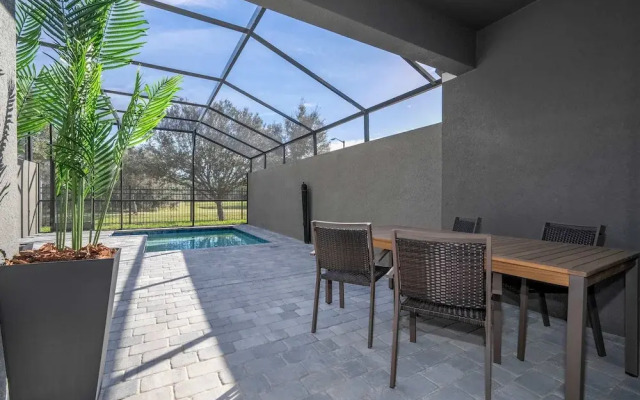 5BR Home With Private Pool Themed Decor