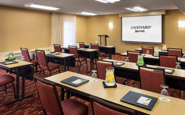 Courtyard By Marriott Palm Springs