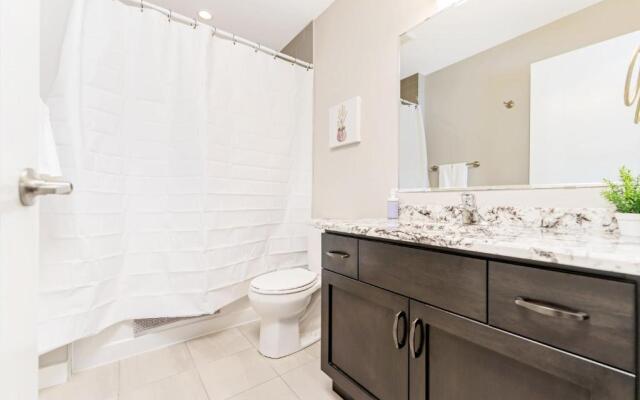 Serene 3BR Home - Pond View Sun Deck