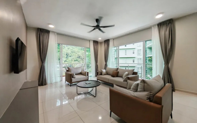 Mountain & Lake Views' Suite Cycas