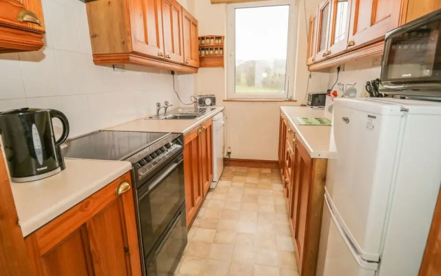 1 Park Nook Close