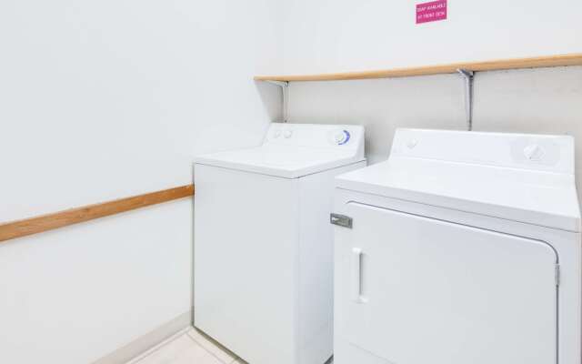 Days Inn by Wyndham Sturgis