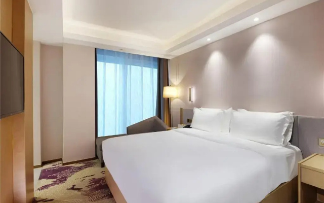 Lavande Hotel (JiangWang RT Mart store, Yangzhou railway station)