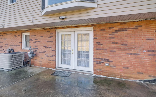 Pet-friendly Woodbridge Retreat Near Potomac Mills