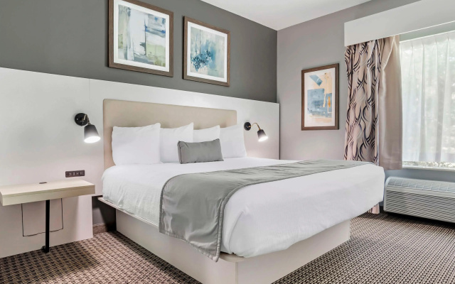 Best Western Plus Two Rivers Hotel & Suites