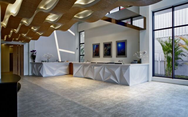 DiveCube Hotel
