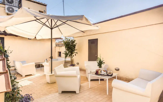 Terrace Pantheon Relais