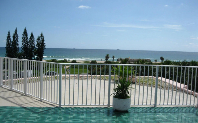 Sea Spray Inn & Beach Resort