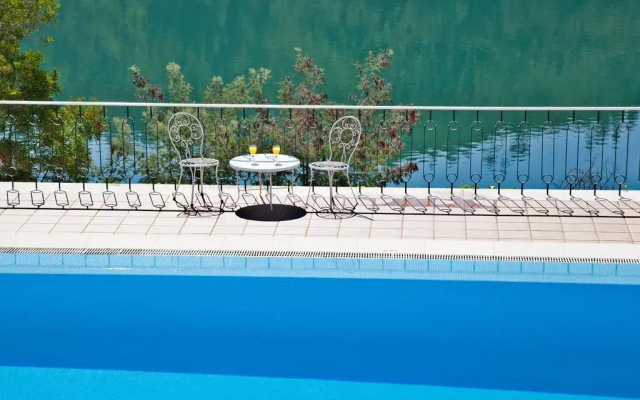 Lago Azul Eco Hotel