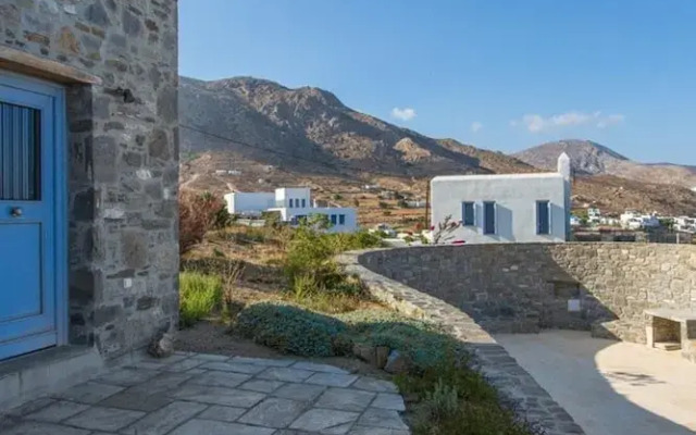An Amazing Stone Villa-a in Serifos w Shared Pool