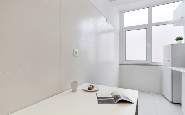 Minimalist 2bdr Apt in Lisbon, Excellent Location