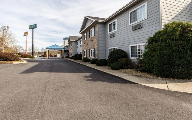 Quality Inn & Suites Hendersonville - Flat Rock