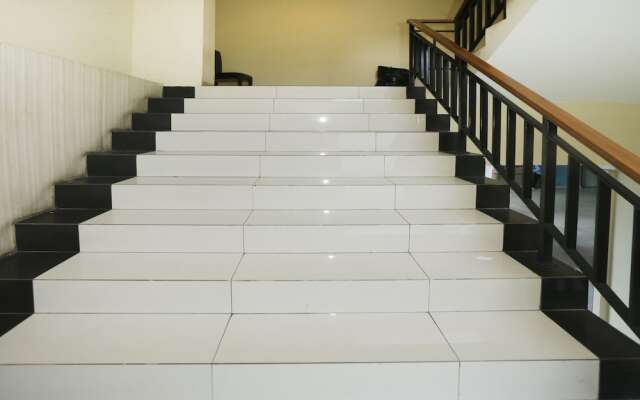 OYO 92065 Kos Flobamor