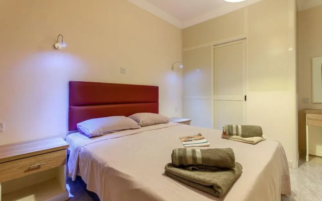 Merill Pool and Sea Charming Apart 4