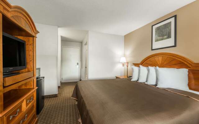 Howard Johnson Hotel & Suites by Wyndham Allentown/Dorney
