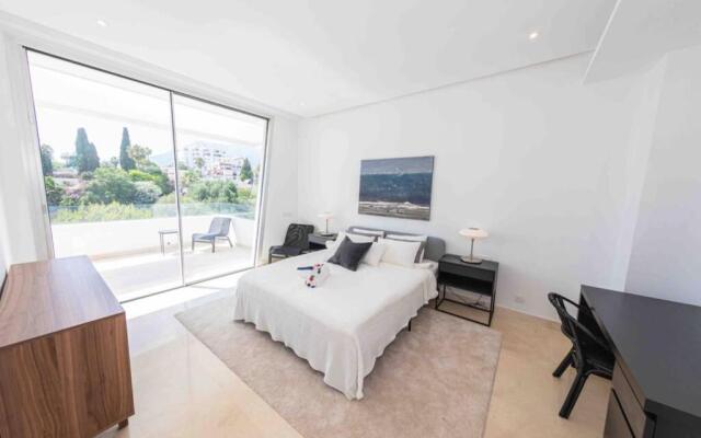 New Top Townhouse With Private Pool/4Bdr/3.5Bath