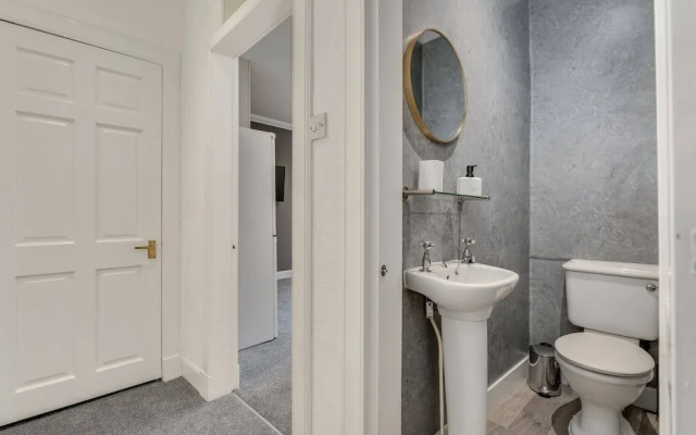 Garden Flat - Stylish - Modern Flat - Near Balloch