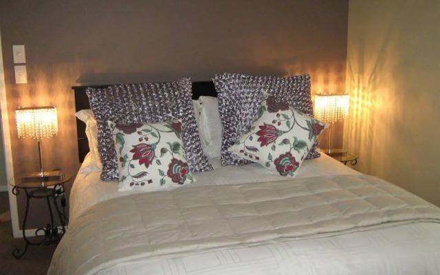 Orchid Grove Country Lodge