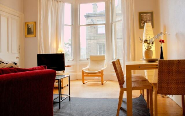2 Bedroom Flat In Morningside