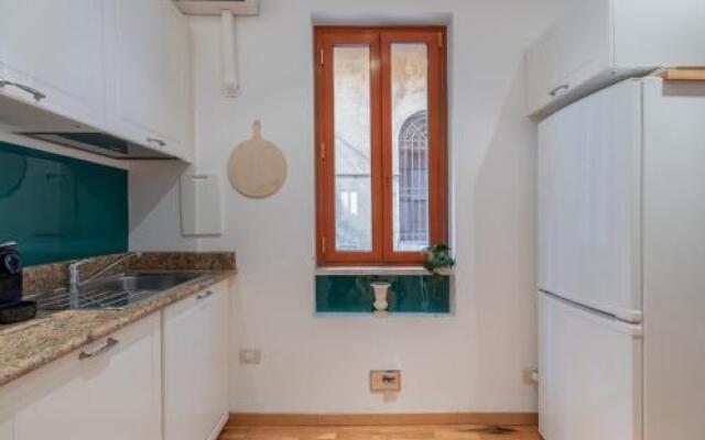 Iflat Spanish Steps Blue Apartment