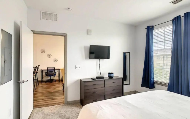 King Bed and Close to Disney