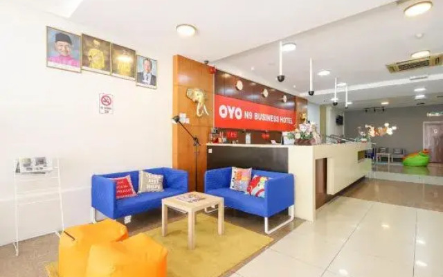OYO 43955 N9 Business Hotel