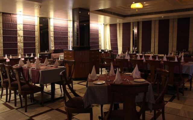 OYO 2617 Hotel Samrat Heavens