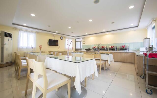 Hanting Express Shanghai South Railway Station Luoxiang Road Branch