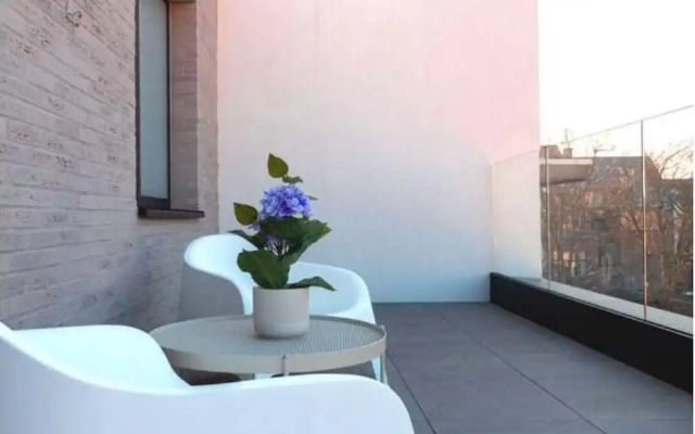 Spacious 3BR 2/5 BA Near Diamond District by Oneluxstay