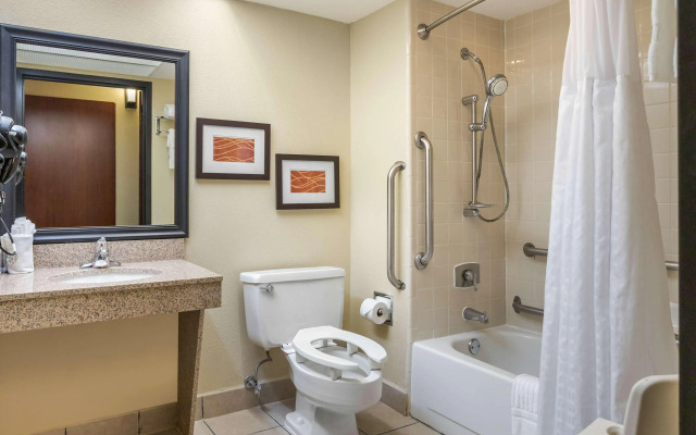 Comfort Inn Grand Rapids Airport