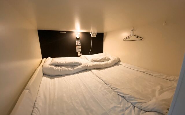 Gate 80 - Hostel