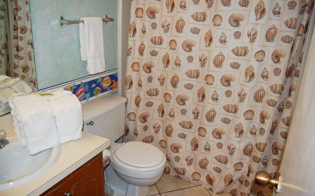 Island Winds East 409 condo