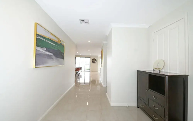 Luxury Waterfront SpaciousHouse Lakeview