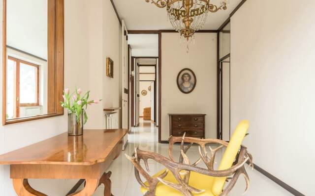 Piazza Cavour Lake View