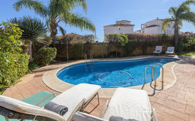 Villa Riviera in Urbanizaci n Riviera Sol