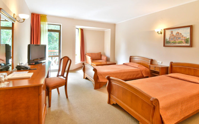 Estreya Residence Hotel and SPA