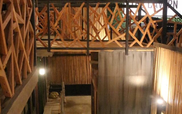 The Cavern Pod Hotel & Specialty Café - Hostel