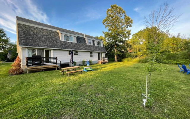 Modern-chic Athens Home - Fish, Ski & Swim!