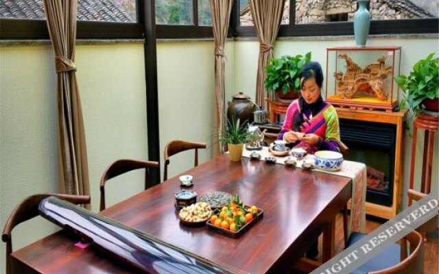 Yaqiu Courtyard Featured Hostel