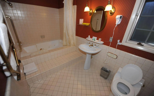 Saddleback Inn