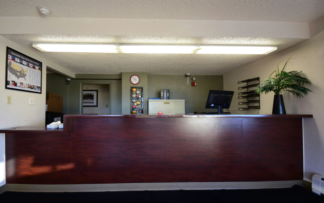 HomeTowne Studios by Red Roof Denver - Lakewood West