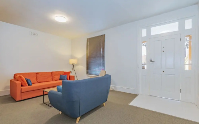 4 Bedroom House - Hobart CBD - Parking
