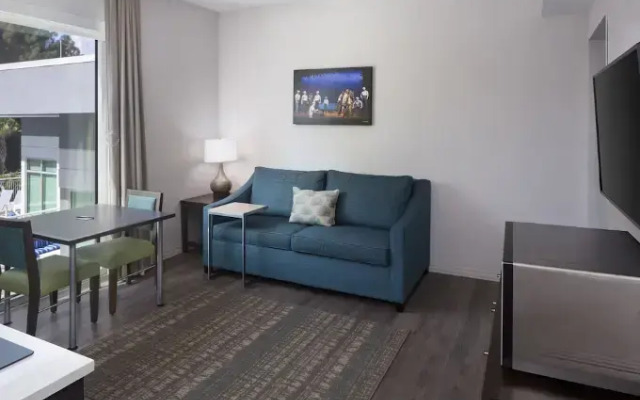 Star Suites By Riverside Theatre