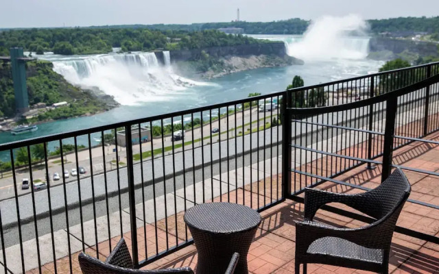 The Brock Niagara Falls Fallsview, Tapestry by Hilton