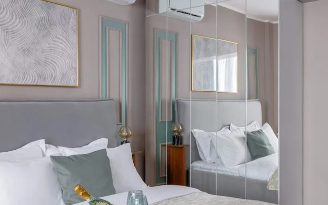 HOLT’s Sublime Minty Green 1BR on the Park