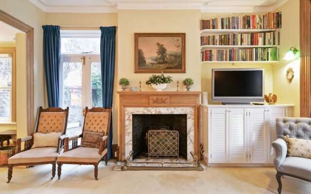 Special Offer- 5 bed Victorian in Zone2