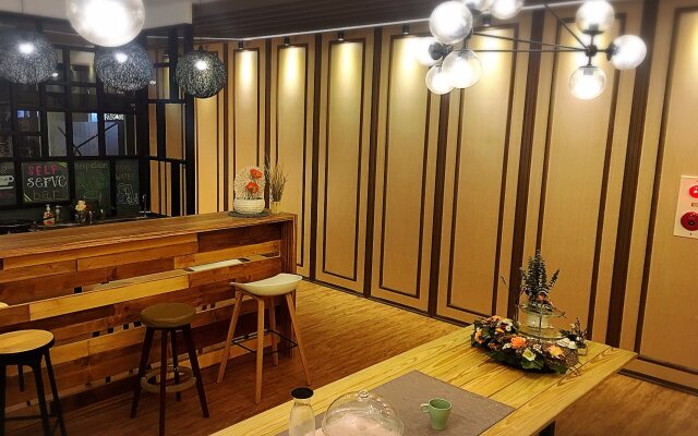 Master Chitow - Hostel