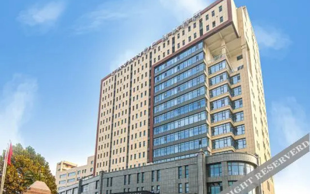 Tianhe Shangwu Hotel (Luquan Development Zone Tianhe Building)