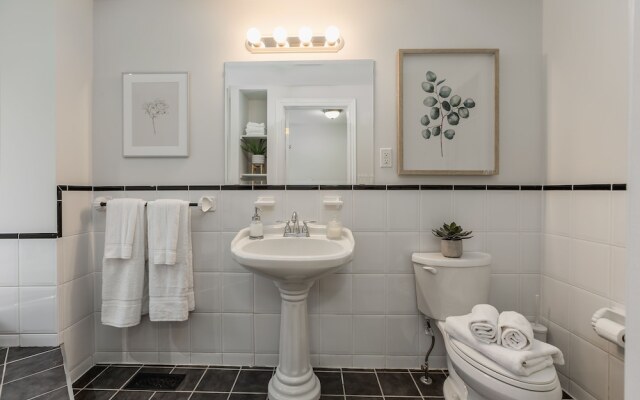 Homey & Elegant 3-bedroom House in the Annex
